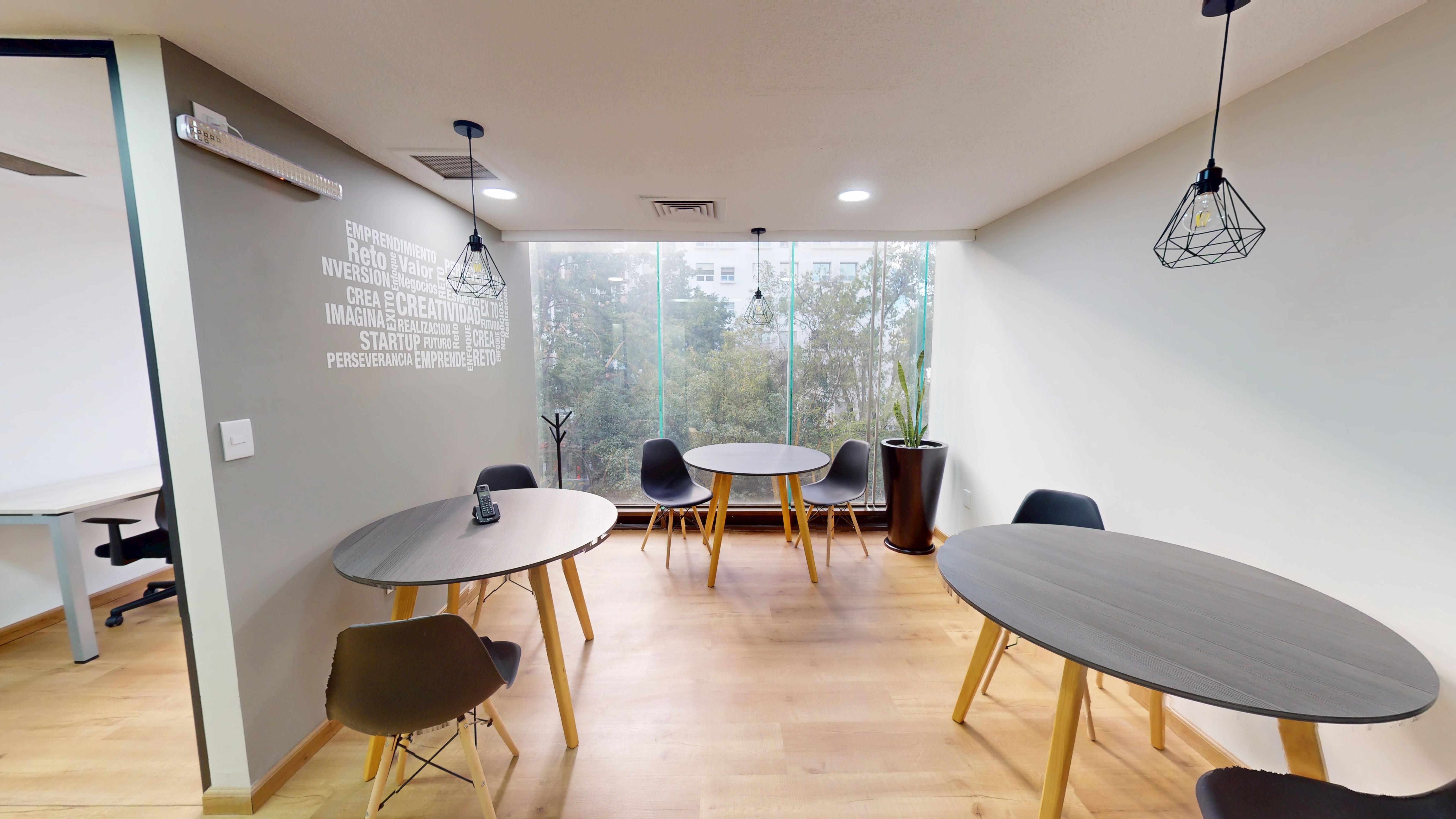 Proyecto 7 Insurgentes Sur — sala de reuniones