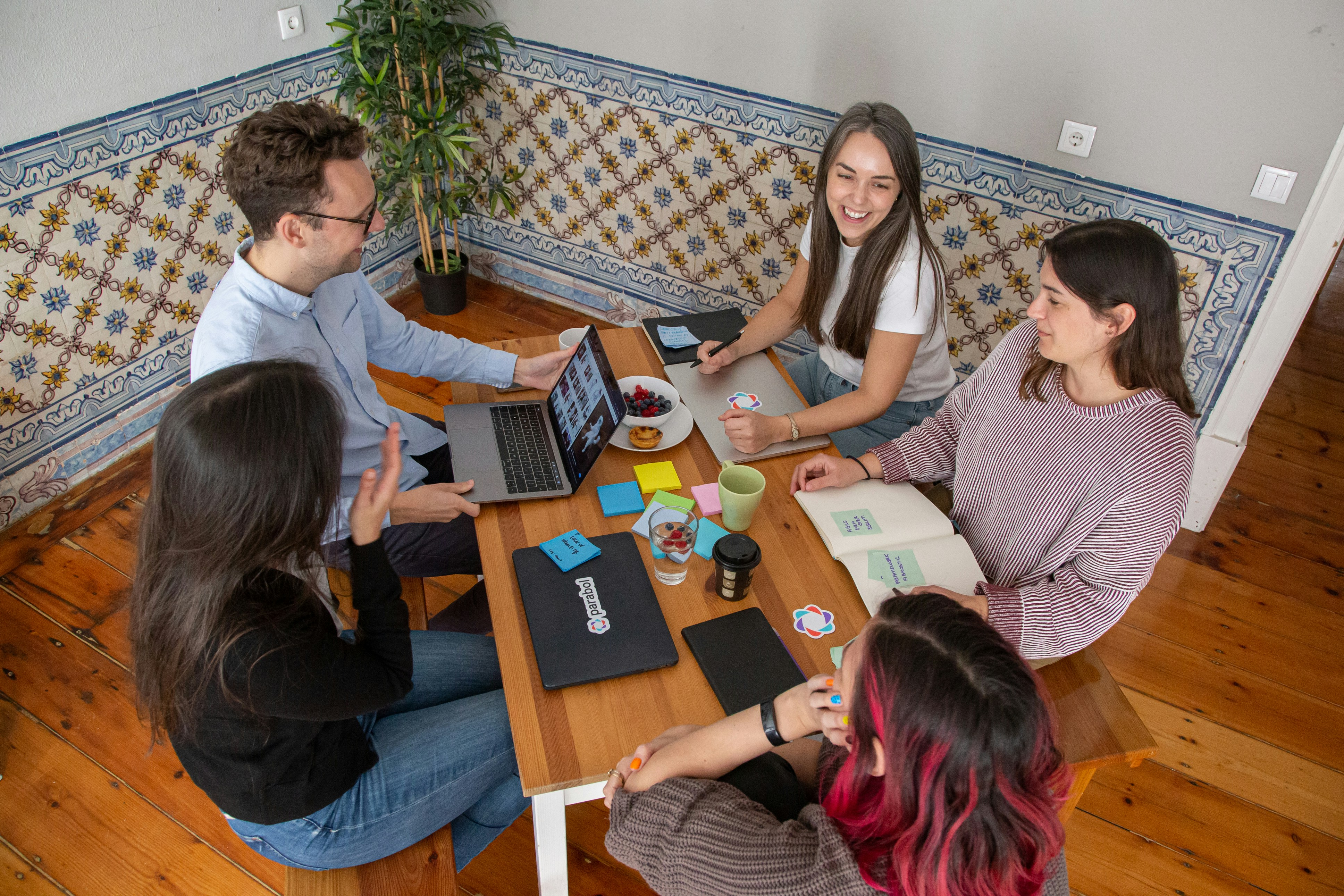 Easydesk users in a meeting